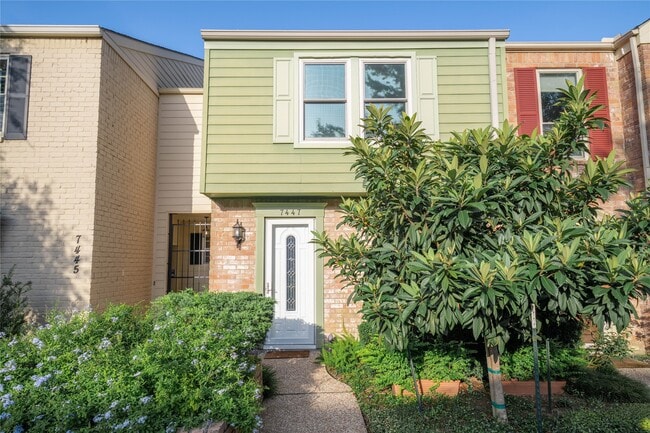 Building Photo - 7447 Brompton St Unit 7447