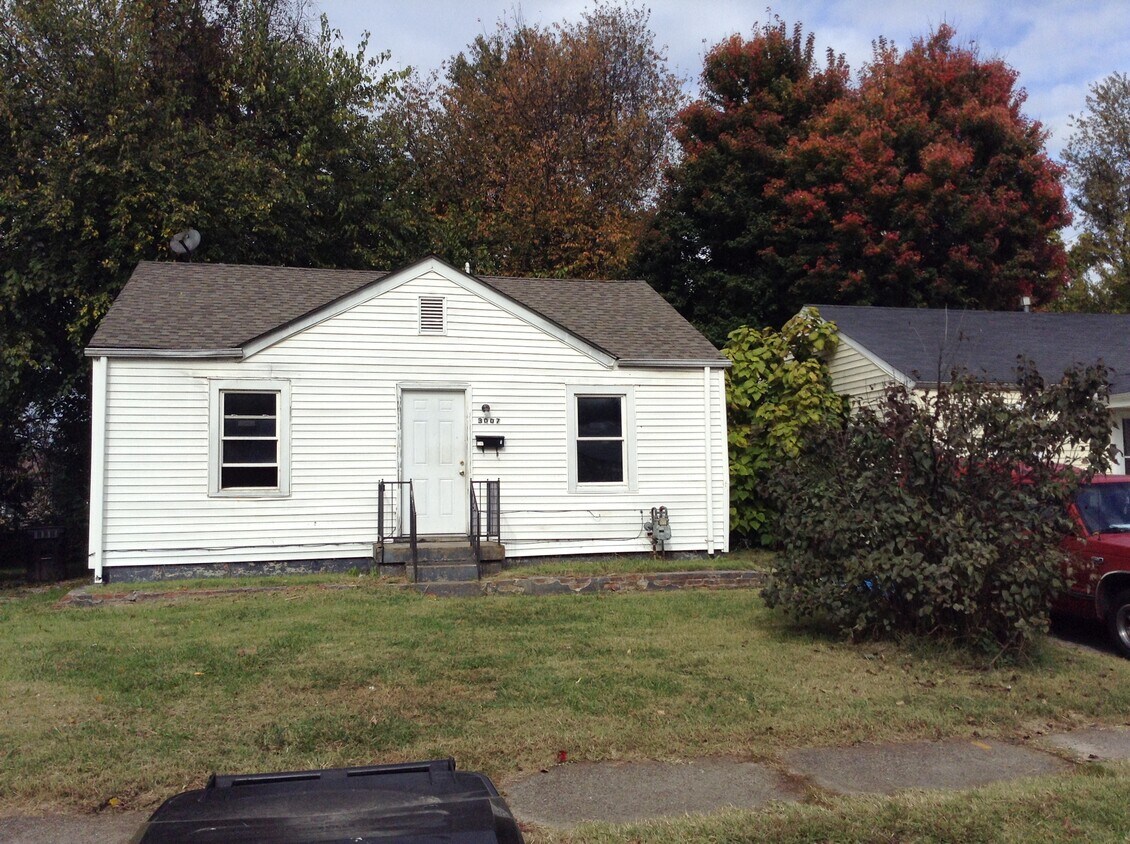Street View of Home - 3007 Penway Ave (Louisville, KY)