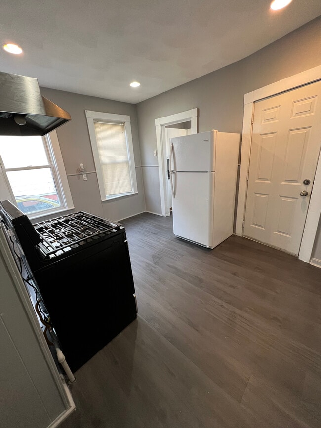 Kitchen - 24 Archer St Unit 1
