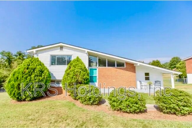 Building Photo - 103 Middleboro Pl