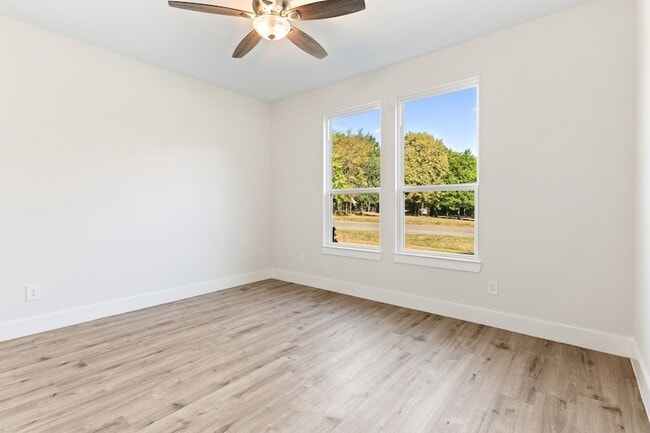 Photo - 150 Bandera Cir