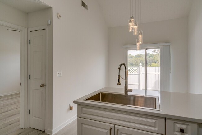 Photo - 2120 Lebanon Pike