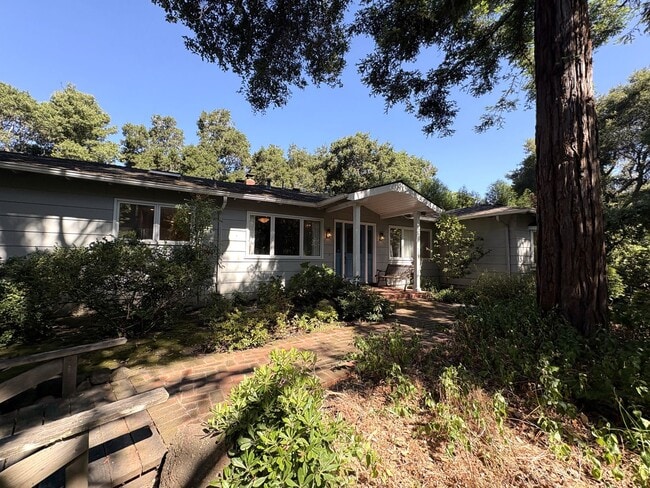 Beautiful Serene 4-Bedroom Home on a Gated... - Beautiful Serene 4-Bedroom Home on a Gated...