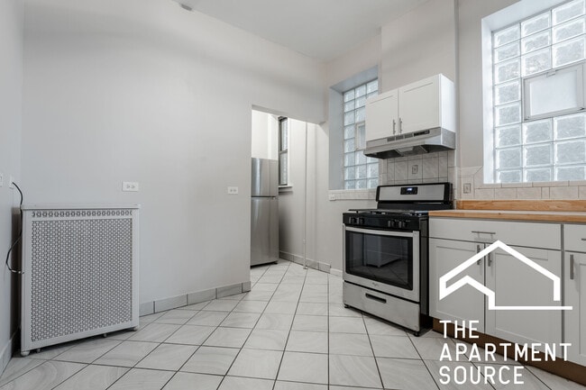 Photo - 2202 W Belmont Ave Unit 1R