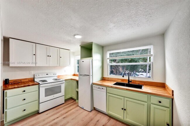 Photo - 1411 SW 3rd St