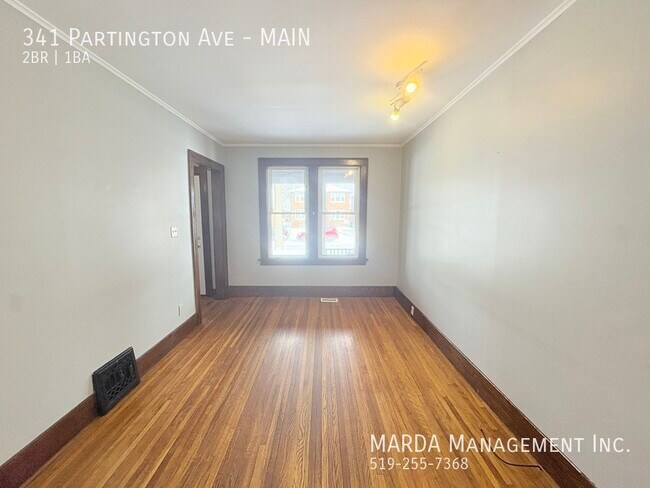 Photo - CHARMING 2 BED/1 BATH MAIN FLOOR - WEST END + HYDRO &GAS! 1/2 MON FREE Unité MAIN