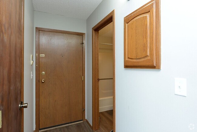 Building Photo - Newly updated very spacious 2 bed, 2 bath ... Rental