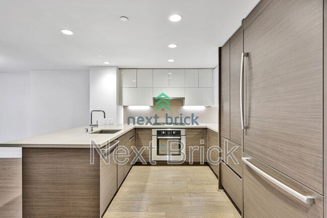 Building Photo - 588 Bell St Rental