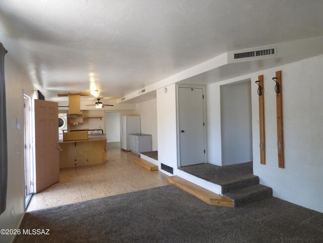 1029 E Irwin Pl