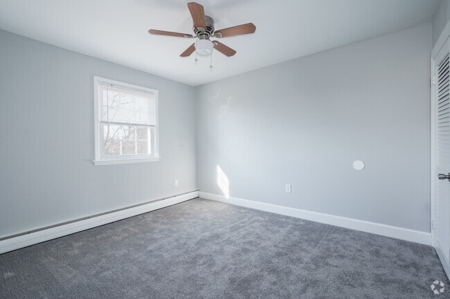 2BR, 1BA - 850SF
