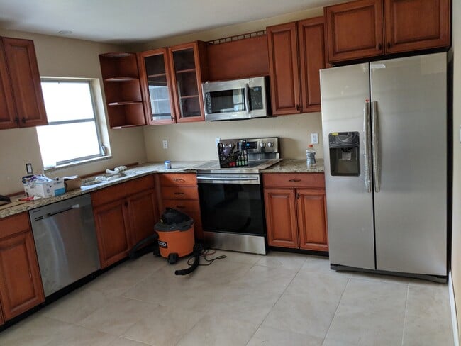 Kitchen granite counters stainless appliances - 64 Becker Dr Casa