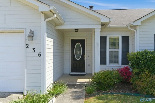 Photo - 236 River Oaks Dr