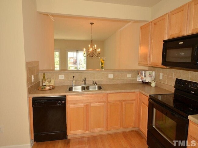 Photo - 114 Gallent Hedge Trail