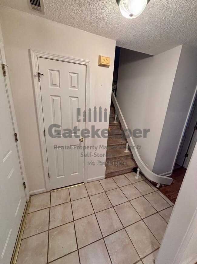 Photo - 644 N Fairfield Dr