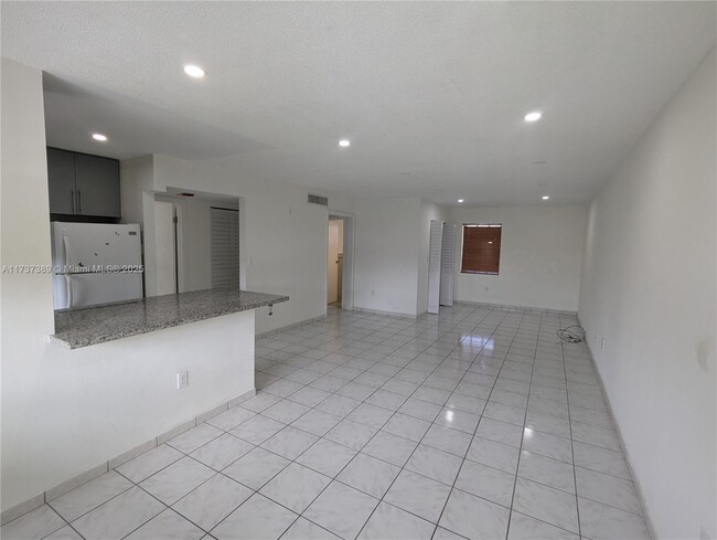 Photo - 4050 NW 135th St Unidad 14-10 Rental