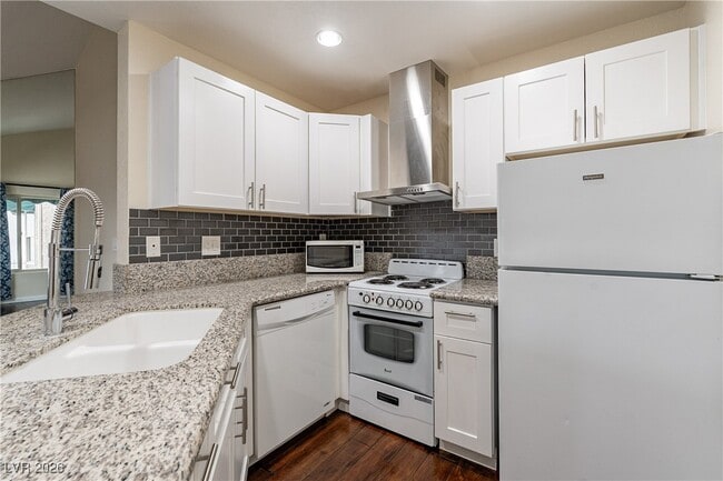 Photo - 450 Elm Dr Unidad 206