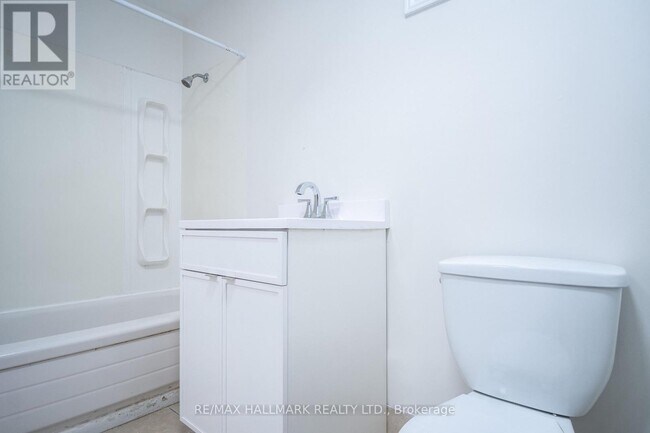 Photo - 118 Fairholme Ave