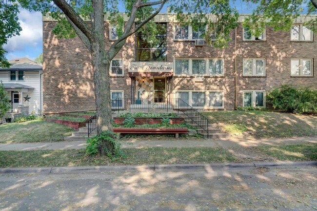 Building Photo - 3522 Harriet Ave Unit 106 Rental