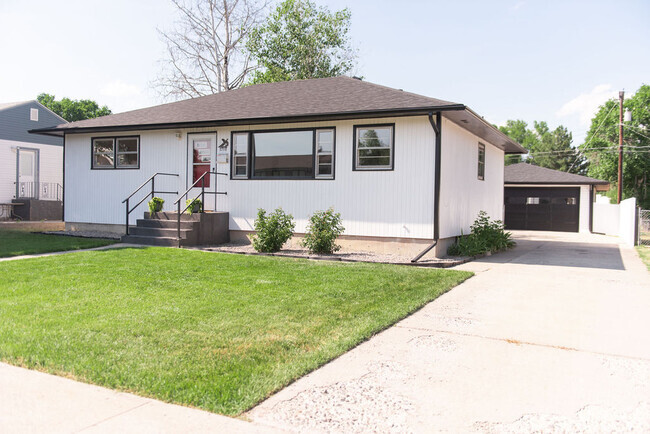 Building Photo - 1719 Yellowstone Ave Rental