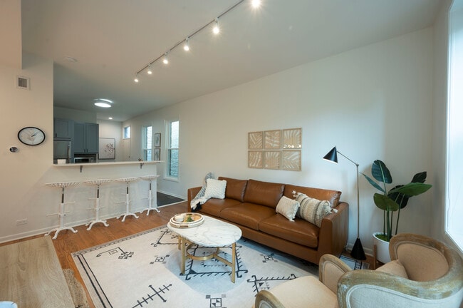 Photo - 1939 N Honore St Unit 1F