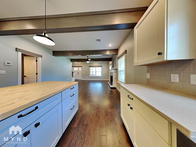 Photo - 405 S Carl St