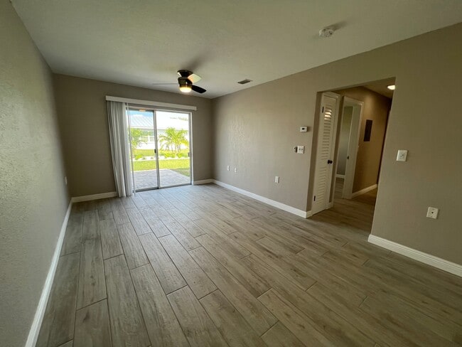 Photo - 1 Bed/1 Bath - Unit 7