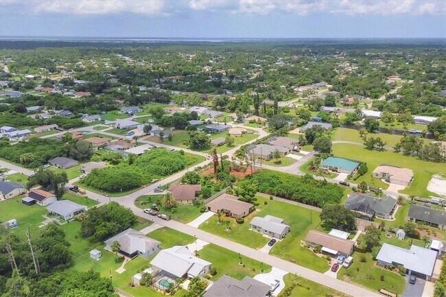 Photo - 948 Andrews Ave NW