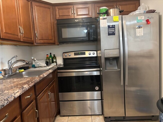 Photo - 106 Windsor E