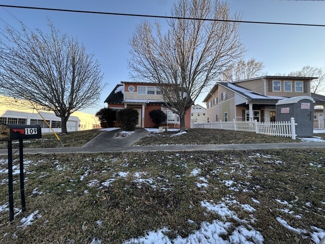 Photo - 109 E North St