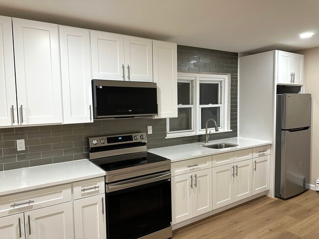 Building Photo - 23 Allview Ave