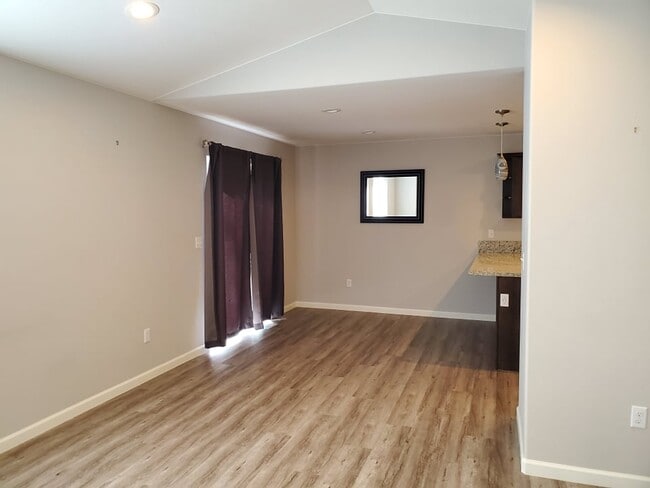 Photo - 645 W Holiday Dr Unit 2