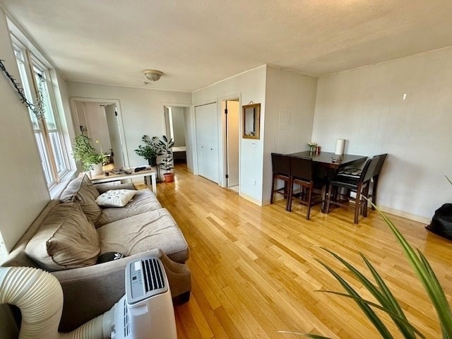 Building Photo - 1 Noyes Pl Unit 8 Rental