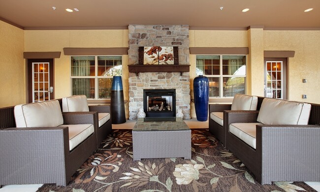 Photo - Chateau on Wildbriar Lake