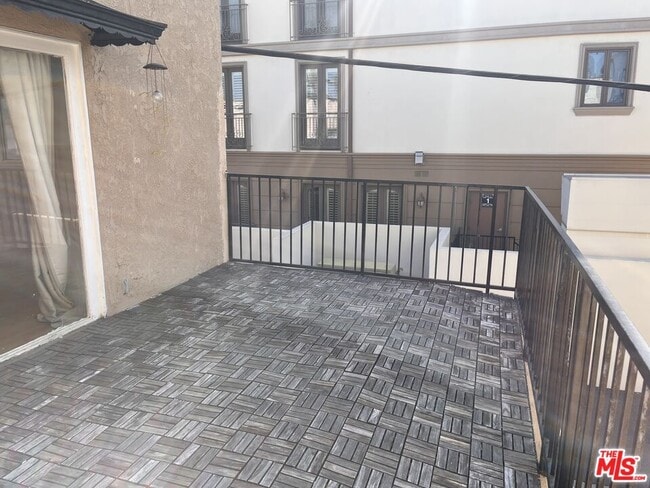 Building Photo - 133 S Elm Dr Unit L Rental