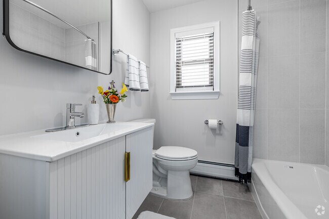 2BR, 1BA - 884SF - Bathroom