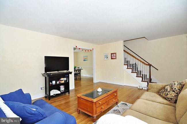 Building Photo - 2124 N Troy St