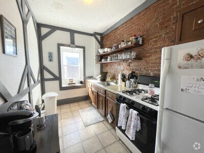 Building Photo - 748 E 4th St Unit 3 Rental