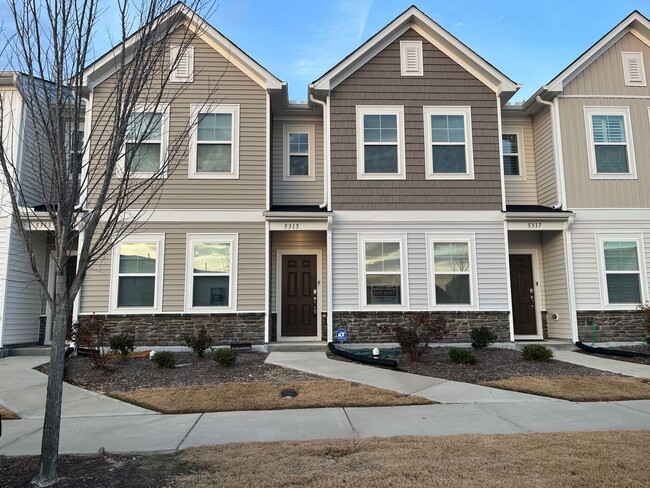 Gorgeous 2 Bedroom Townhome, With Amazingl... - Gorgeous 2 Bedroom Townhome, With Amazingl...