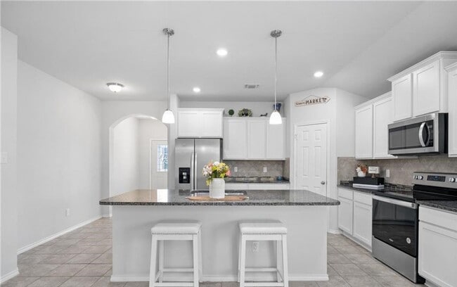 Photo - 4 bedroom 2 bathroom home! Lawncare included!