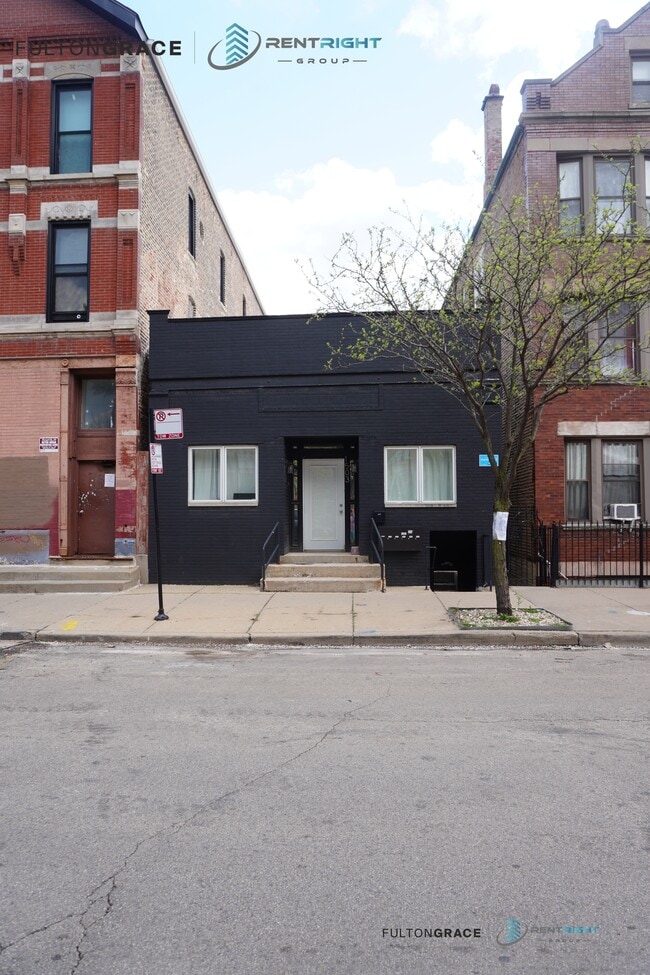 Building Photo - 1503 W 19th St Unit 4R