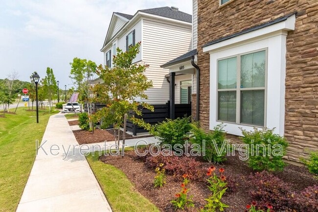 Photo - 605 Kathy Ann Way W