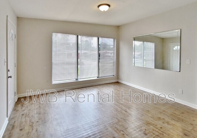 Photo - 2122 Leger Cir