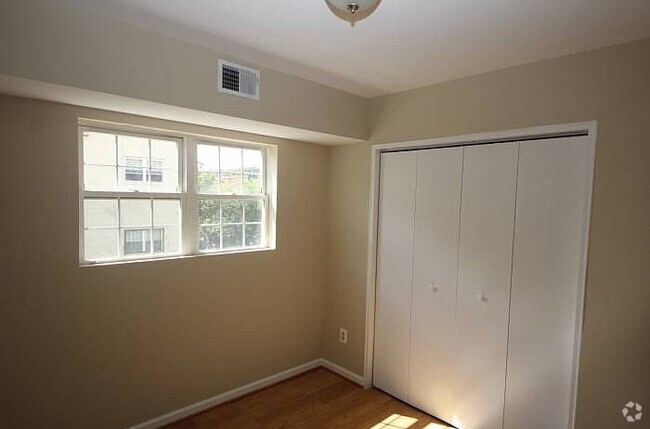 Building Photo - 210 43rd Rd NE Rental
