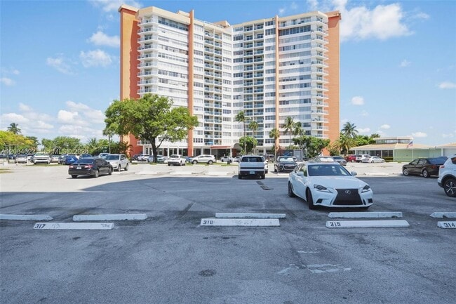 Building Photo - 1301 NE Miami Gardens Dr Unit 326W