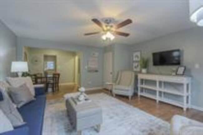 Photo - 4110 Clark Ave