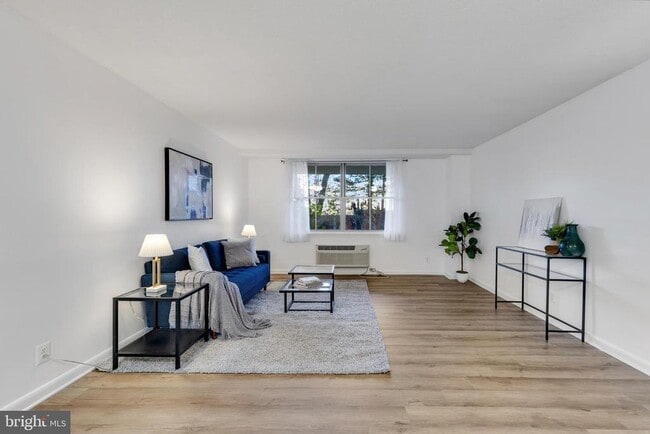 Photo - 2030 N Adams St Unit 303