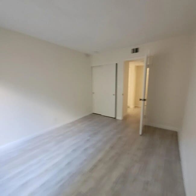 Photo - 18427 Vincennes St Condo Unit 5