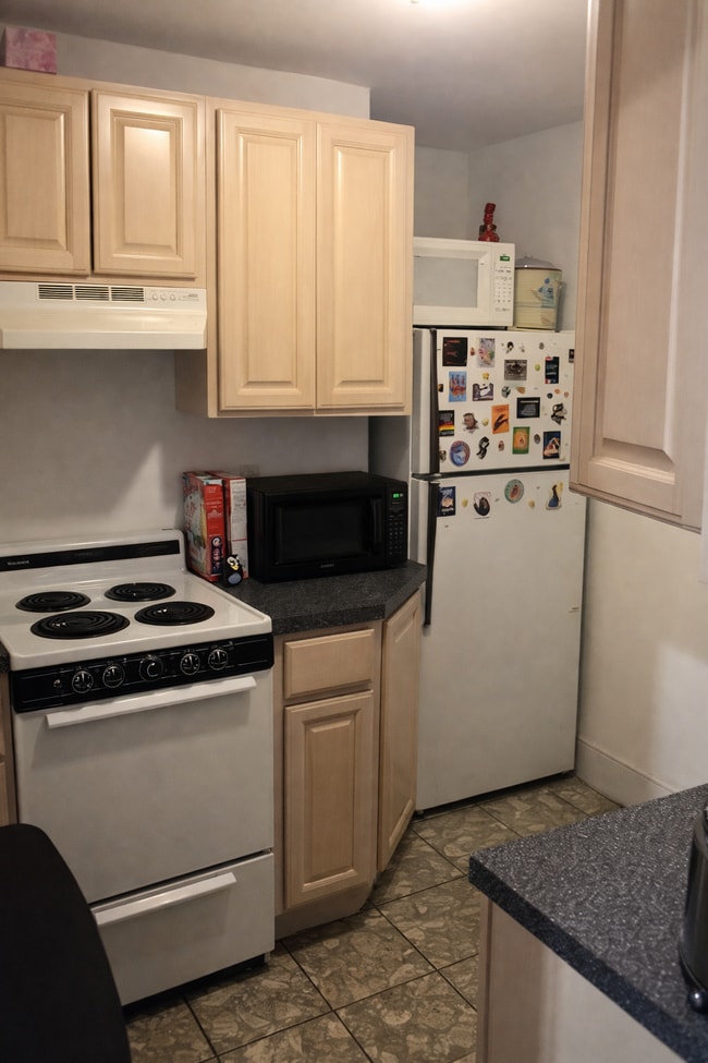 Building Photo - 52 Fenway Unit 1