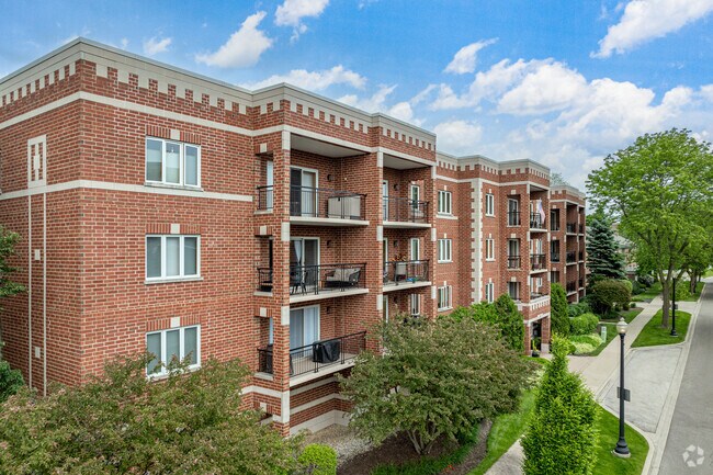 Primary Image - Waterford Place Condo