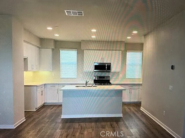 Photo - 688 Highline Way